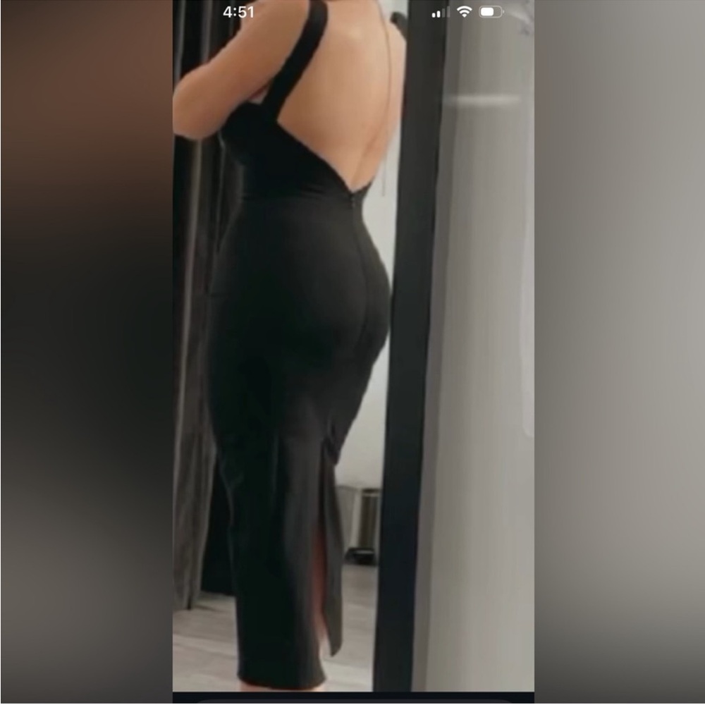 Sophisticated Black Backless Bodycon Dress with Rhinestone Chain Accent